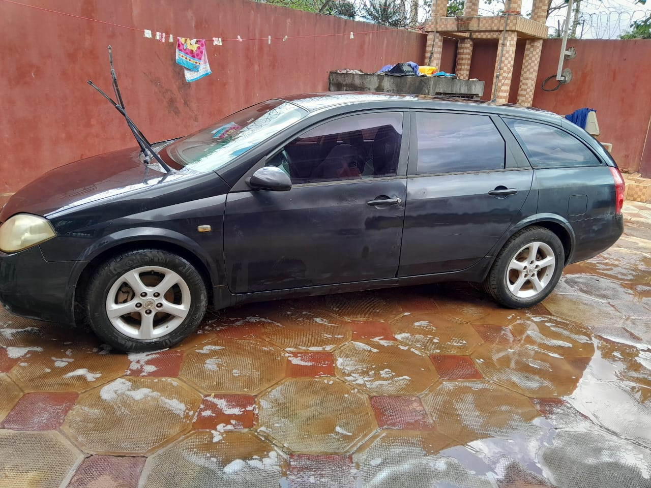 Nissan primera familiale, Voitures, Conakry