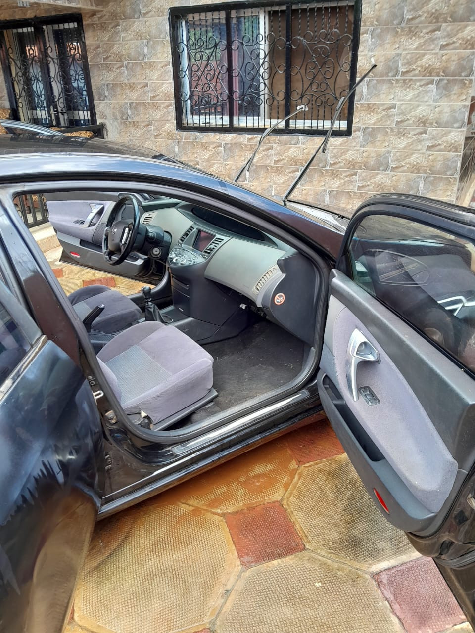 Nissan primera familiale, Voitures, Conakry