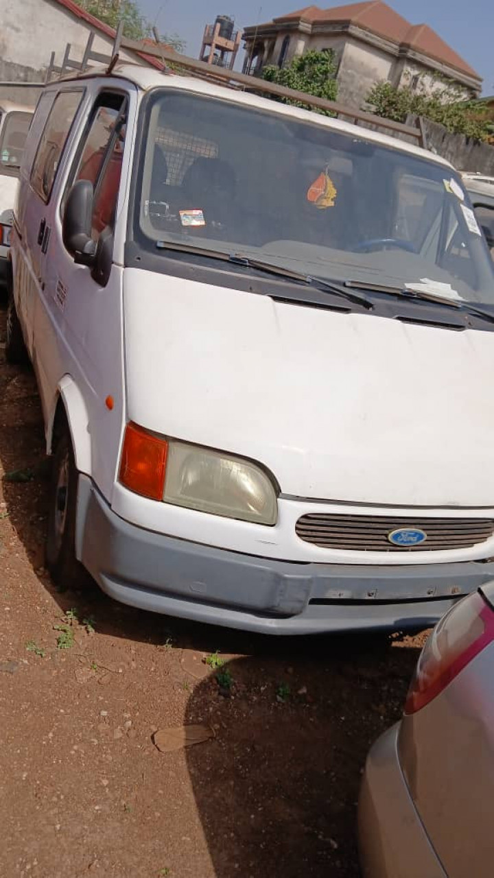 FORD TRANSIT, Voitures, Conakry