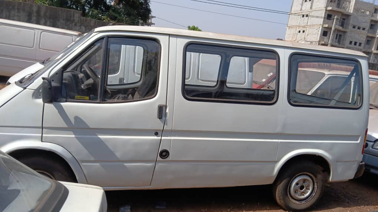 FORD TRANSIT, Voitures, Conakry