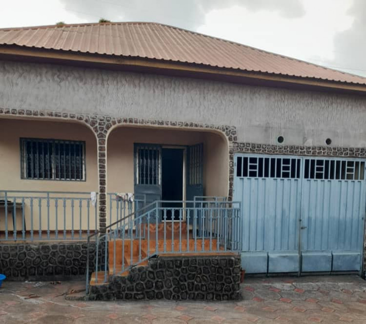 Maison à vendre à anta, Maisons, Conakry