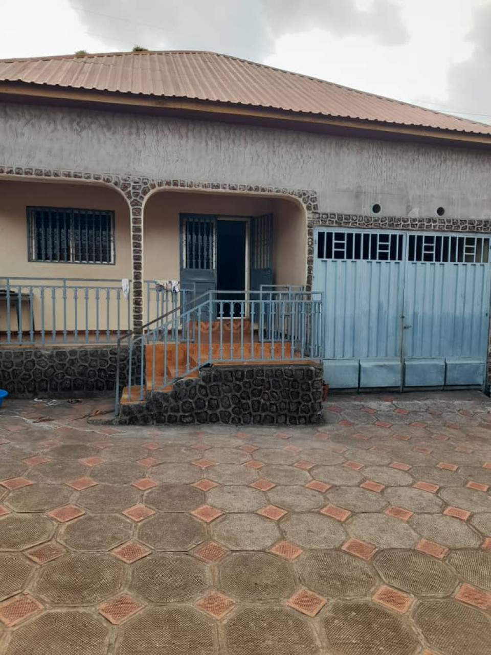 Maison à vendre à anta, Maisons, Conakry