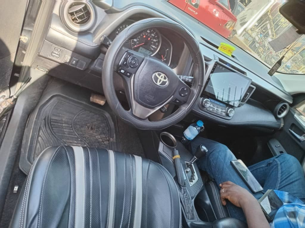 TOYOTA RAV4, Voitures, Conakry