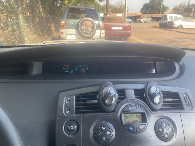 RENAULT Twingo 2, Voitures, Conakry