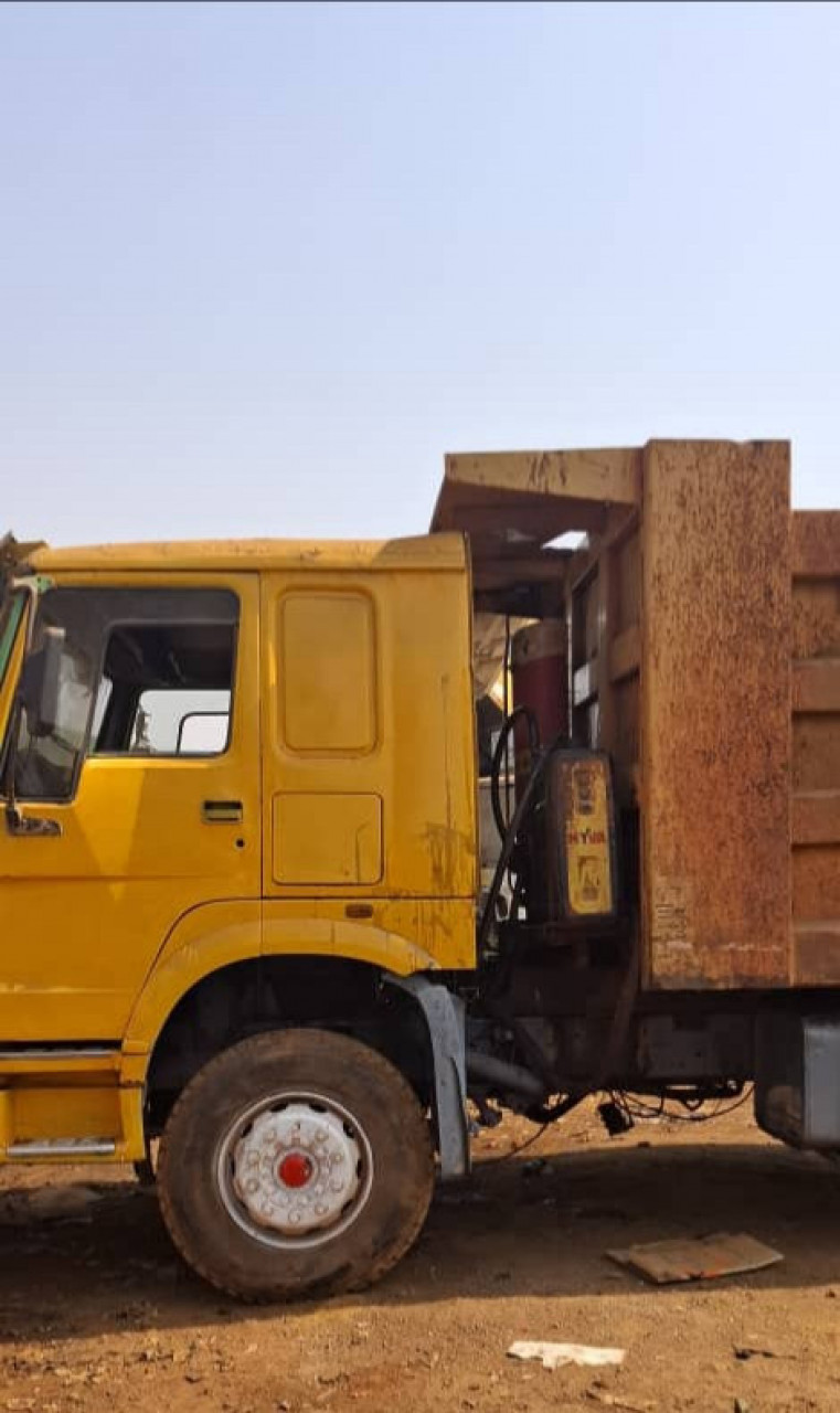 CAMION HOWO BENNE 10 ROUES, Camions - Autobus, Conakry