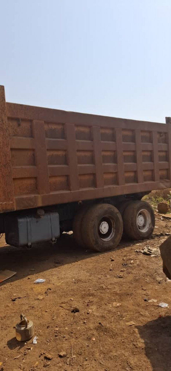 CAMION HOWO BENNE 10 ROUES, Camions - Autobus, Conakry