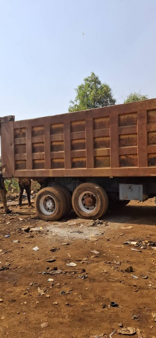 CAMION HOWO BENNE 10 ROUES, Camions - Autobus, Conakry