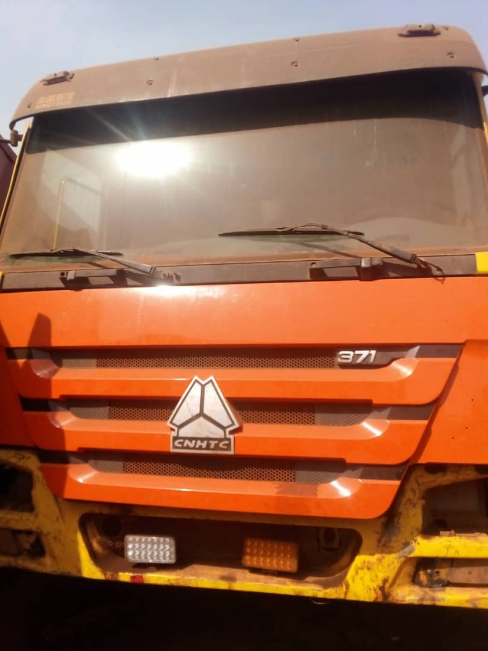 CAMION HOWO 12 ROUES, Camions - Autobus, Conakry