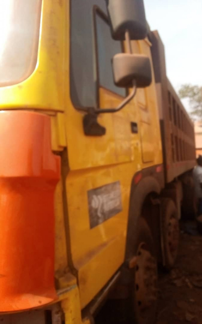 CAMION HOWO 12 ROUES, Camions - Autobus, Conakry