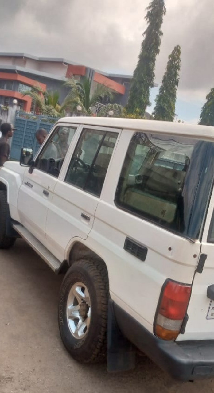 TOYOTA LAND CRUISER, Voitures, Conakry