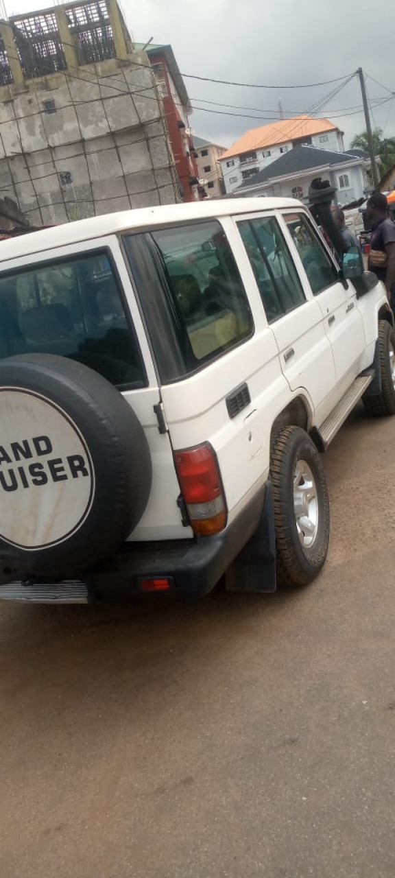 TOYOTA LAND CRUISER, Voitures, Conakry