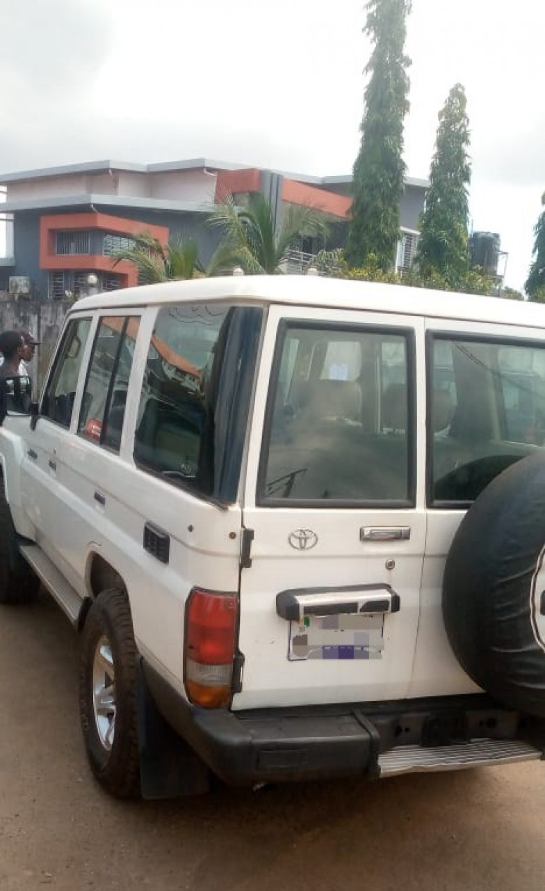 TOYOTA LAND CRUISER, Voitures, Conakry