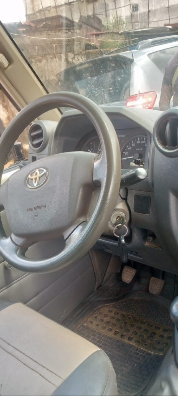 TOYOTA LAND CRUISER, Voitures, Conakry