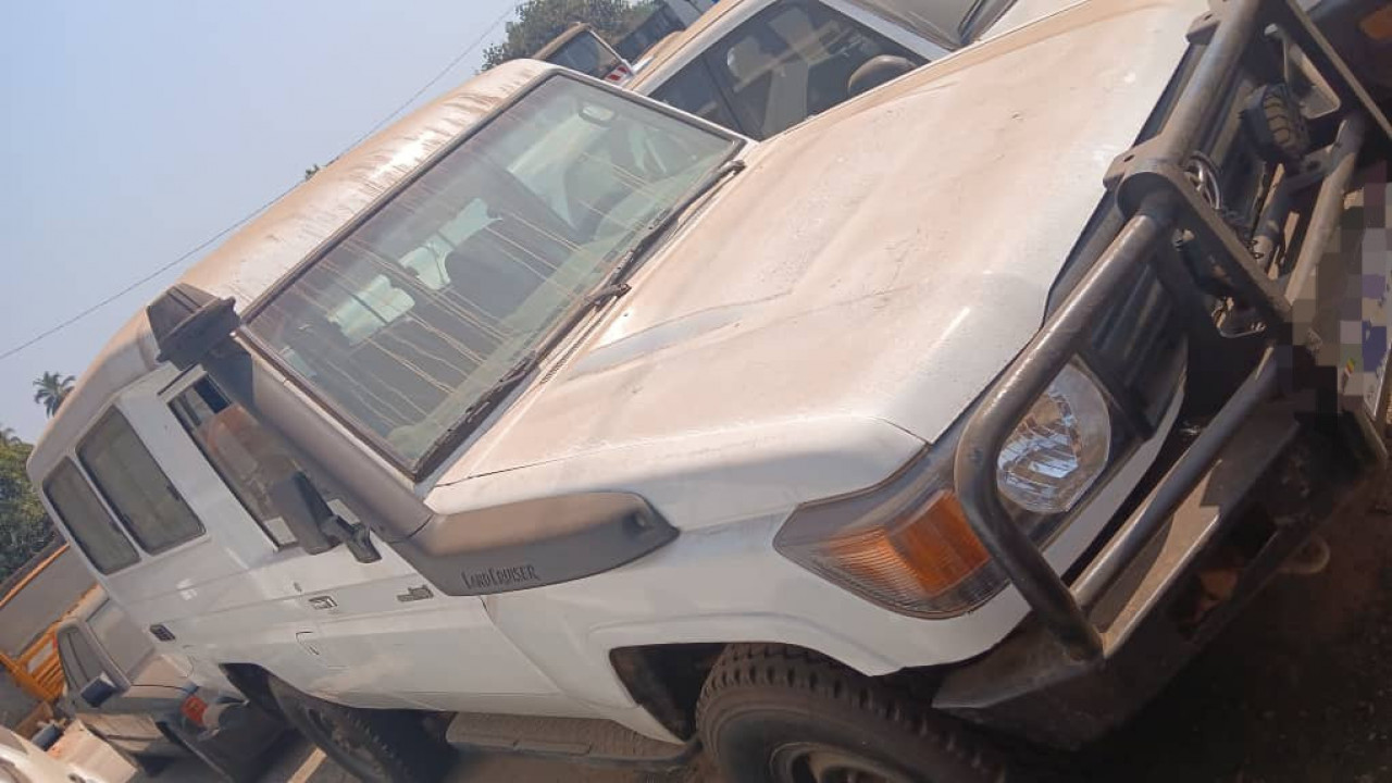 TOYOTA LAND CRUISER AMBULANCE, Voitures, Conakry