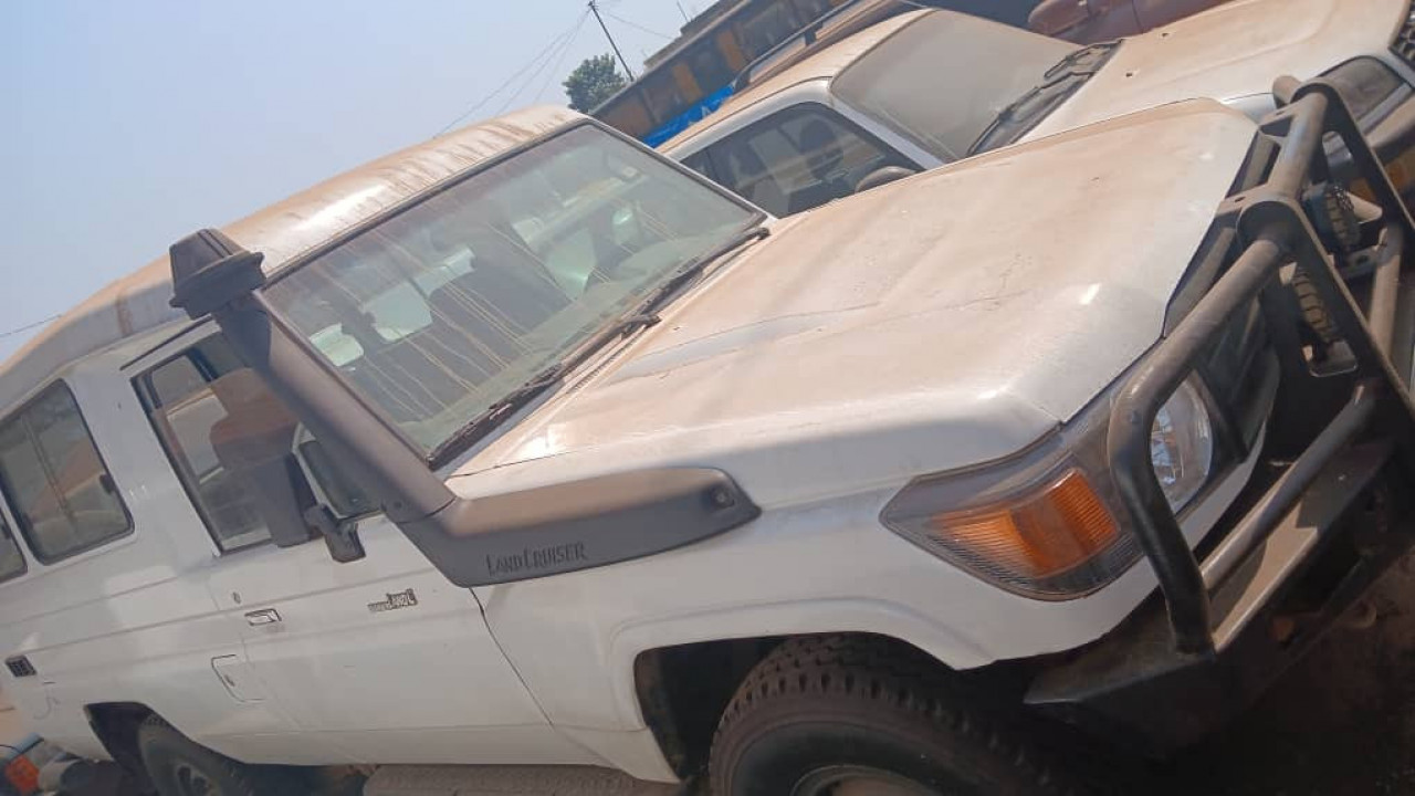 TOYOTA LAND CRUISER AMBULANCE, Voitures, Conakry