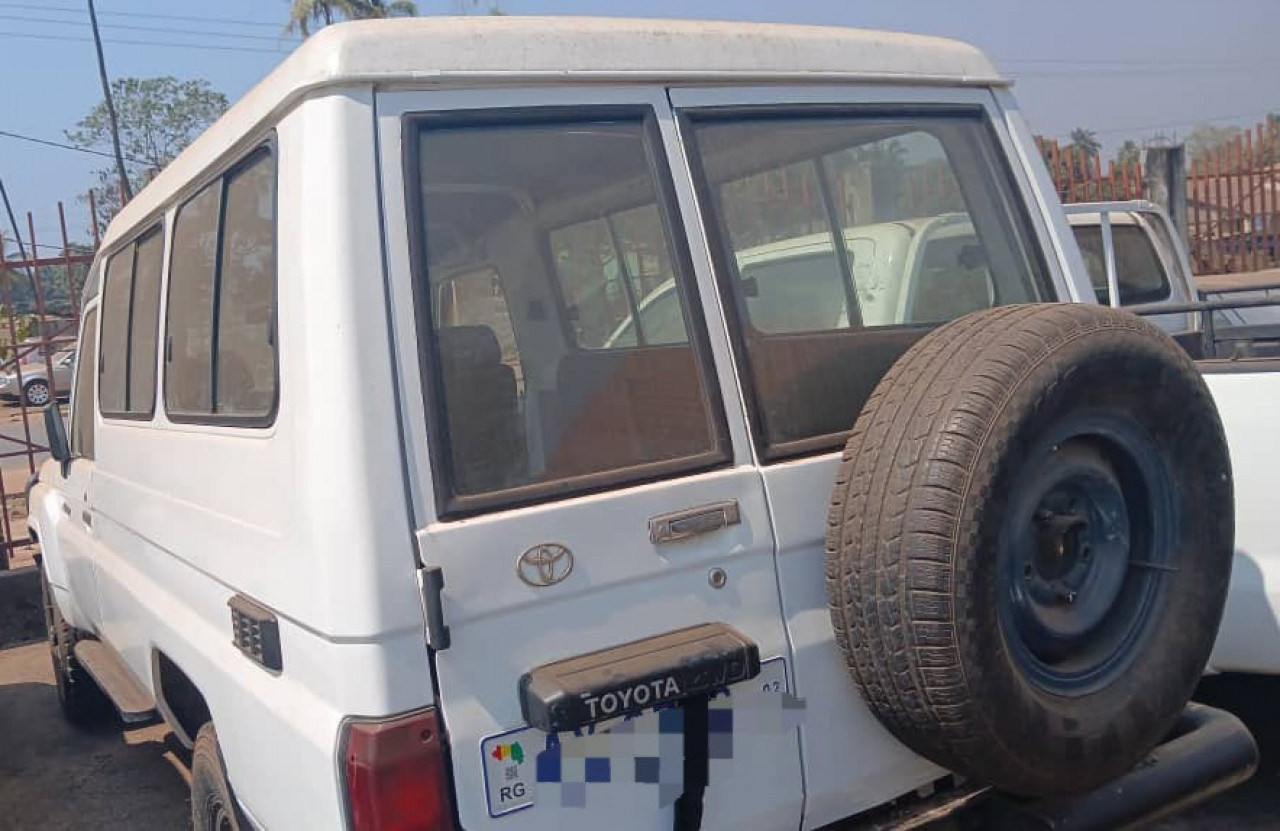 TOYOTA LAND CRUISER AMBULANCE, Voitures, Conakry