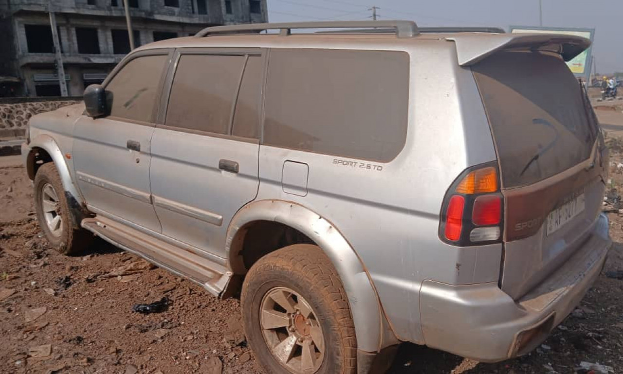 MITSUBISHI PAJERO, Voitures, Conakry