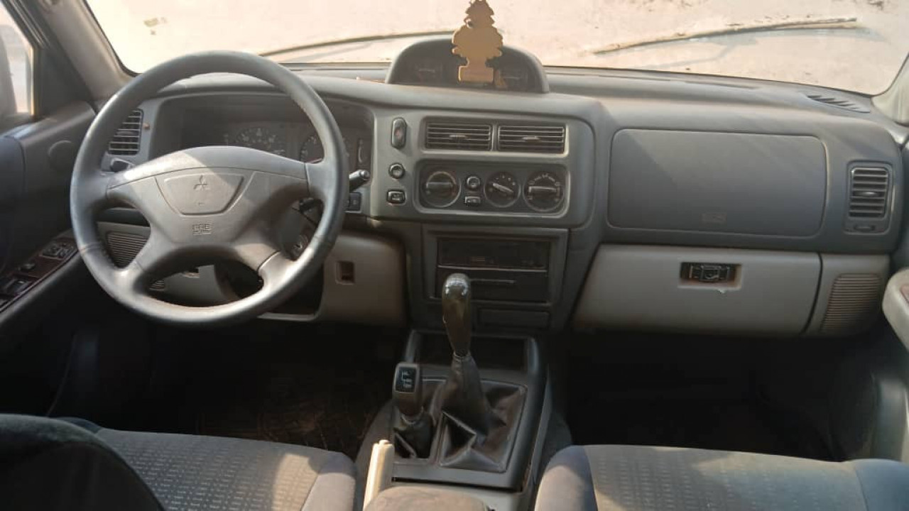 MITSUBISHI PAJERO, Voitures, Conakry