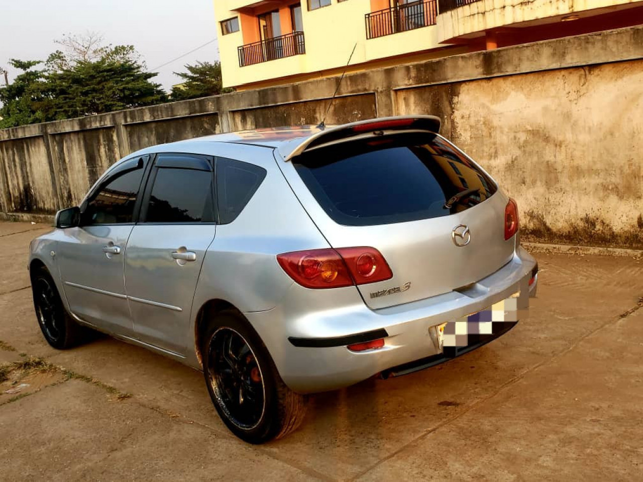 MAZDA 3 MANUEL ESSENCES CLIMATISÉE, Voitures, Conakry