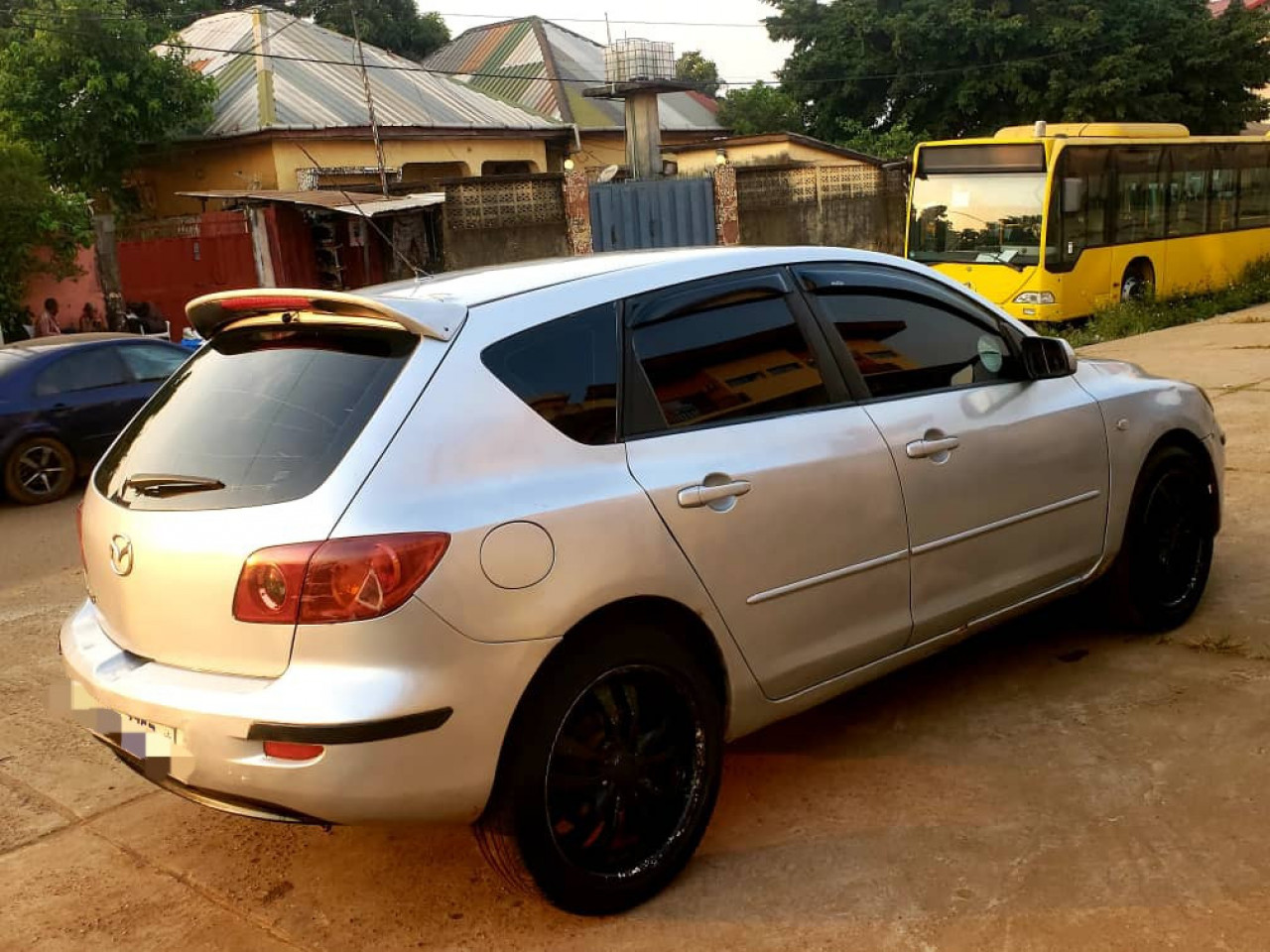 MAZDA 3 MANUEL ESSENCES CLIMATISÉE, Voitures, Conakry