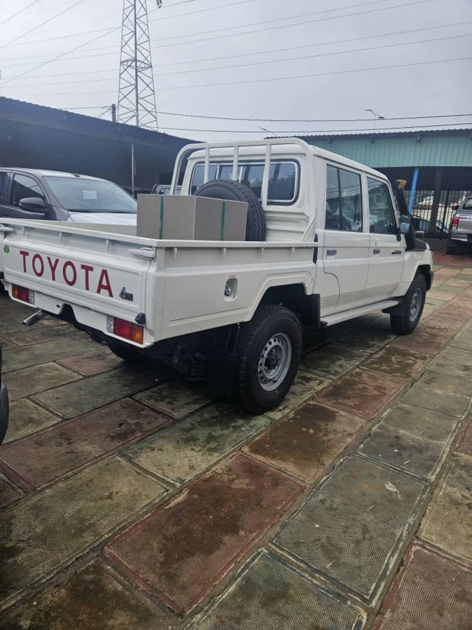 TOYOTA 2 CABINES SORTIE D'USINE, Voitures, Conakry