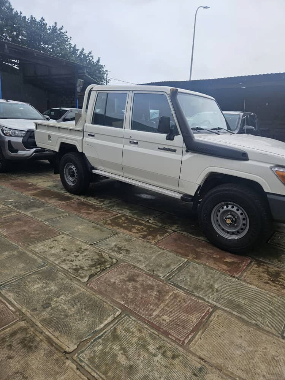 TOYOTA 2 CABINES SORTIE D'USINE, Voitures, Conakry