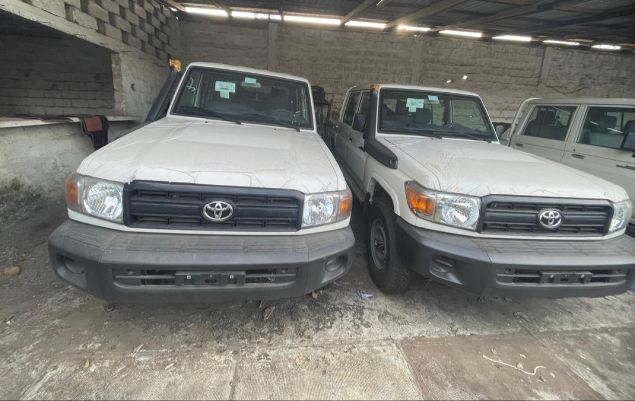 TOYOTA DEUX CABINES SORTIE D'USINE, Voitures, Conakry