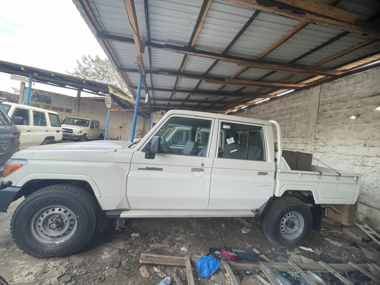 TOYOTA 2 CABINES SORTIE D'USINE, Voitures, Conakry