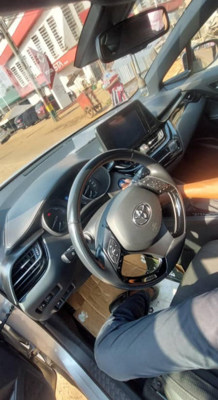 TOYOTA C-HR AUTOMATIQUE, Voitures, Conakry