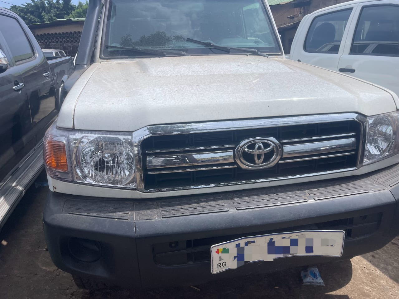 TOYOTA DEUX CABINES, Voitures, Conakry