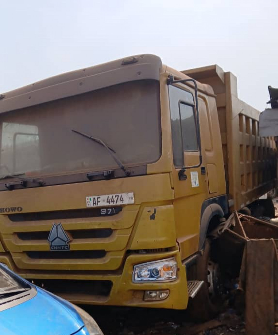 CAMION HOWO 10 ROUES, Camions - Autobus, Conakry