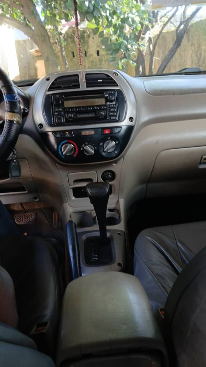 TOYOTA RAV4 AUTOMATIQUE, Voitures, Conakry