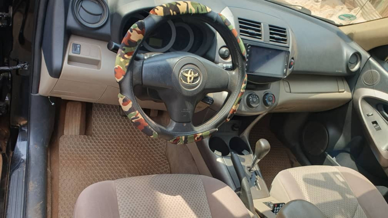 TOYOTA RAV4 AUTOMATIQUE, Voitures, Conakry