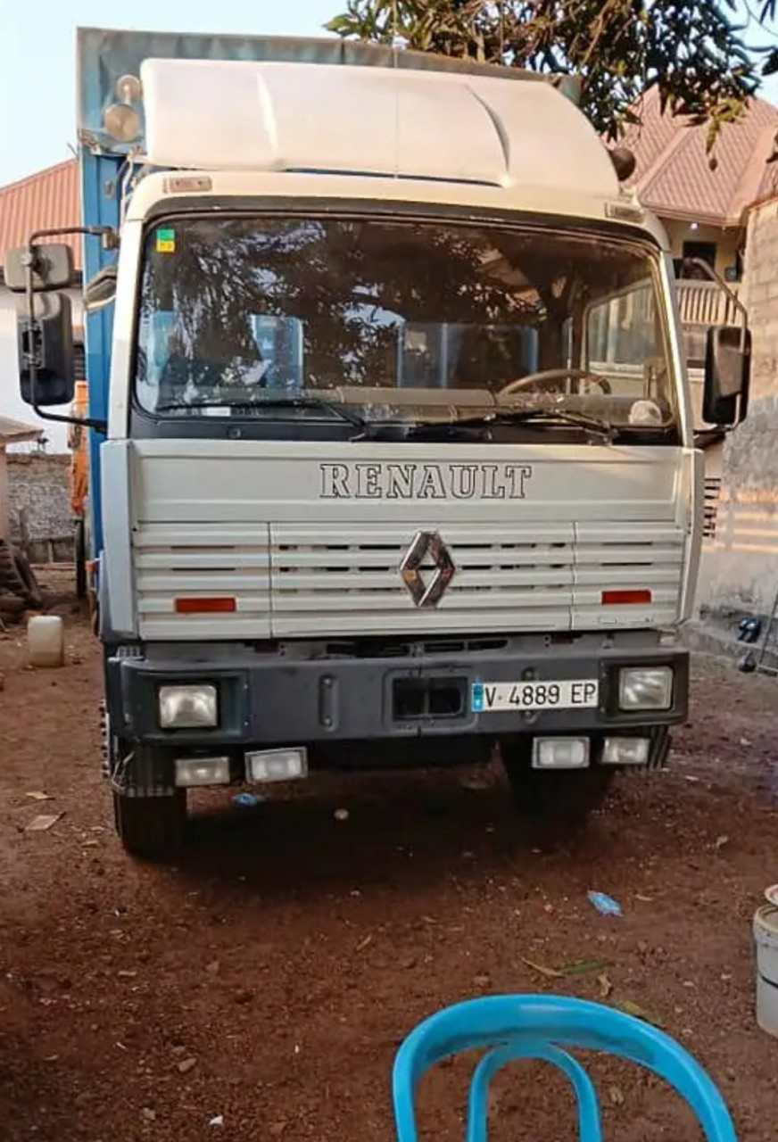 CAMION RENAULT 6 ROUES, Camions - Autobus, Conakry