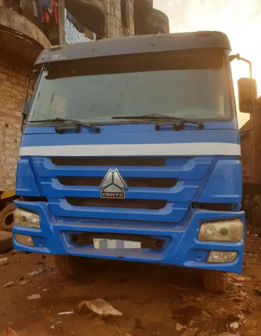 CAMION HOWO 10 ROUES, Camions - Autobus, Conakry