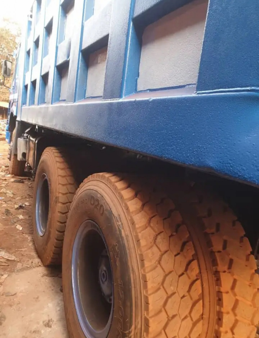 CAMION HOWO 10 ROUES, Camions - Autobus, Conakry