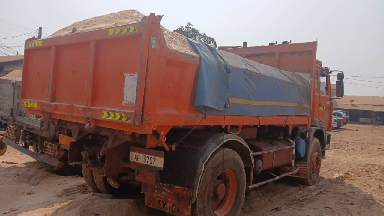 CAMION RENAULT BENNE 6 ROUES, Camions - Autobus, Conakry