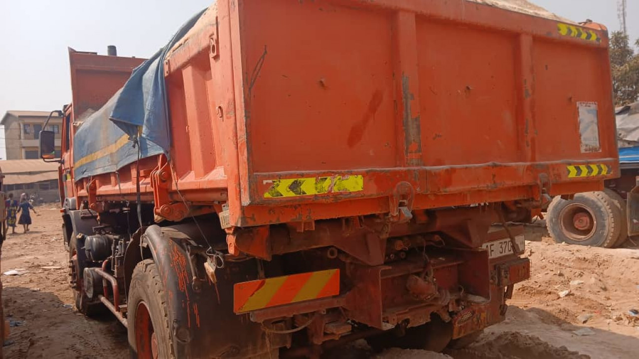 CAMION RENAULT BENNE 6 ROUES, Camions - Autobus, Conakry