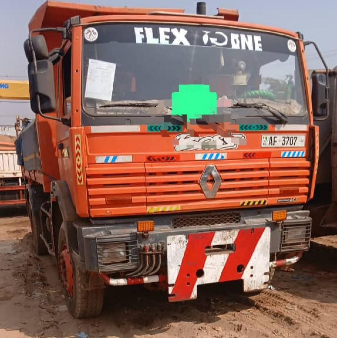 CAMION RENAULT BENNE 6 ROUES, Camions - Autobus, Conakry