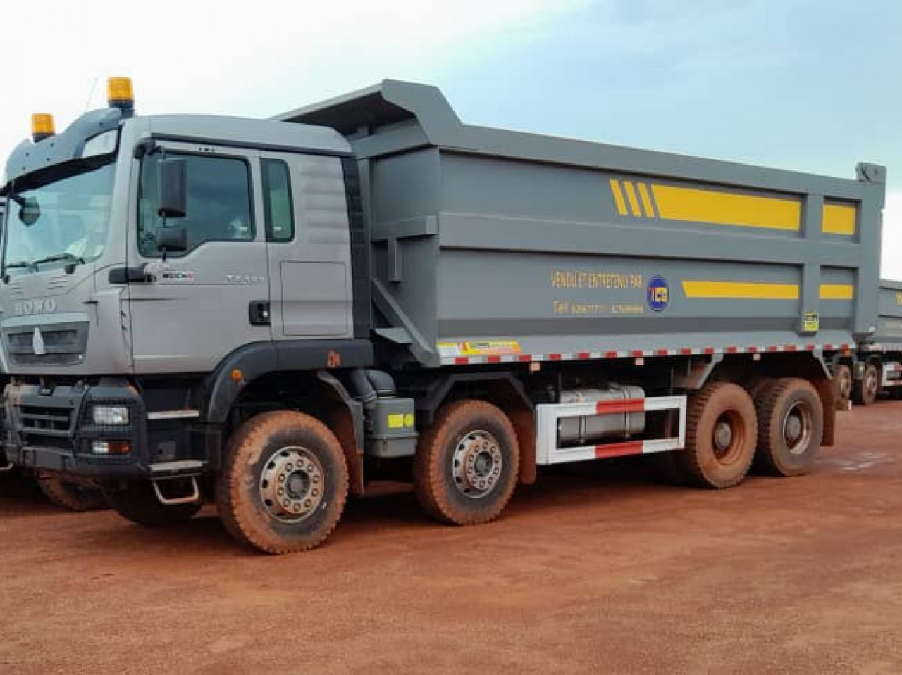 CAMIONS HOWO 12 ROUES SORTIE D'USINE, Camions - Autobus, Conakry