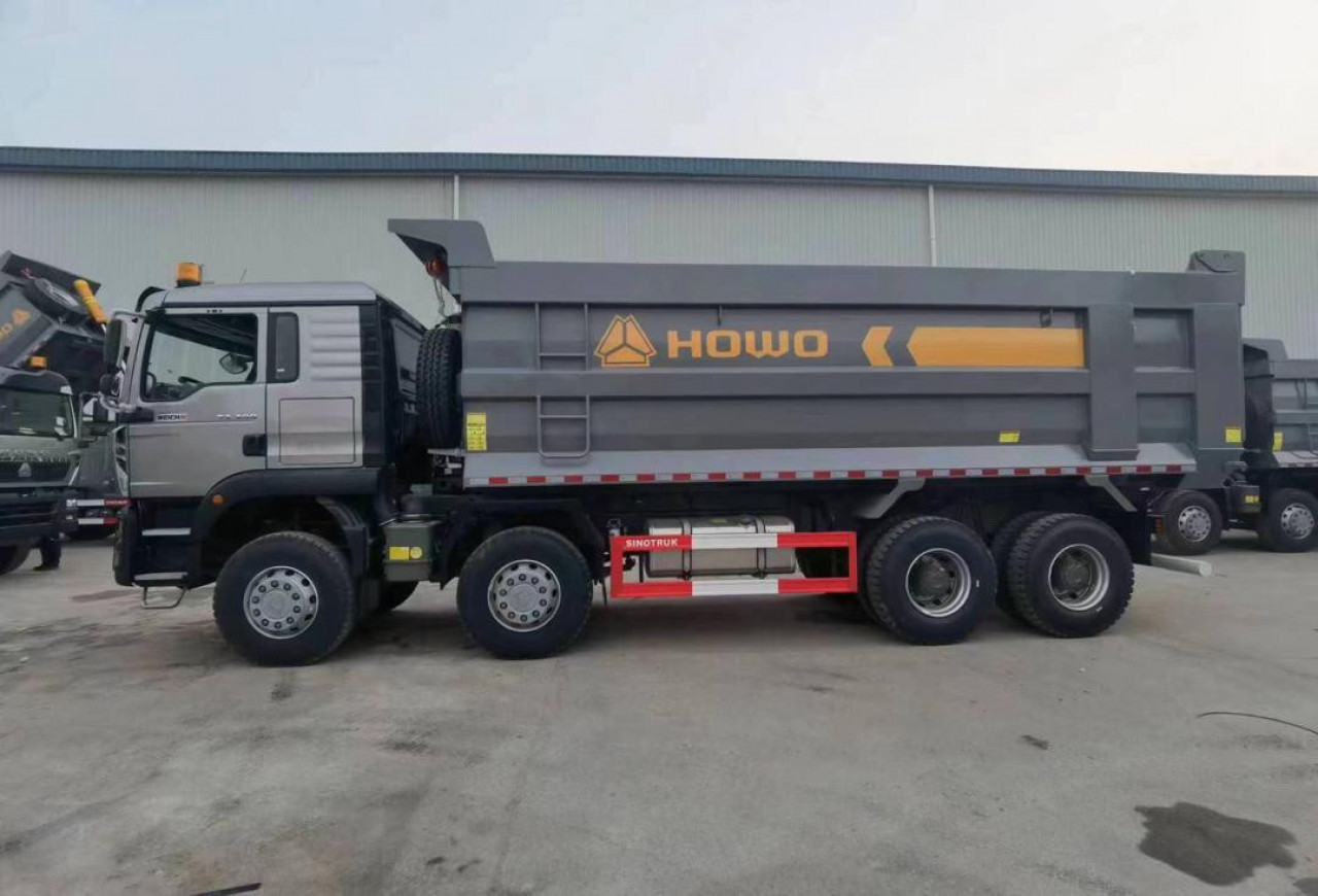 Camion Howo 12 roues sortie d'usine, Camions - Autobus, Conakry