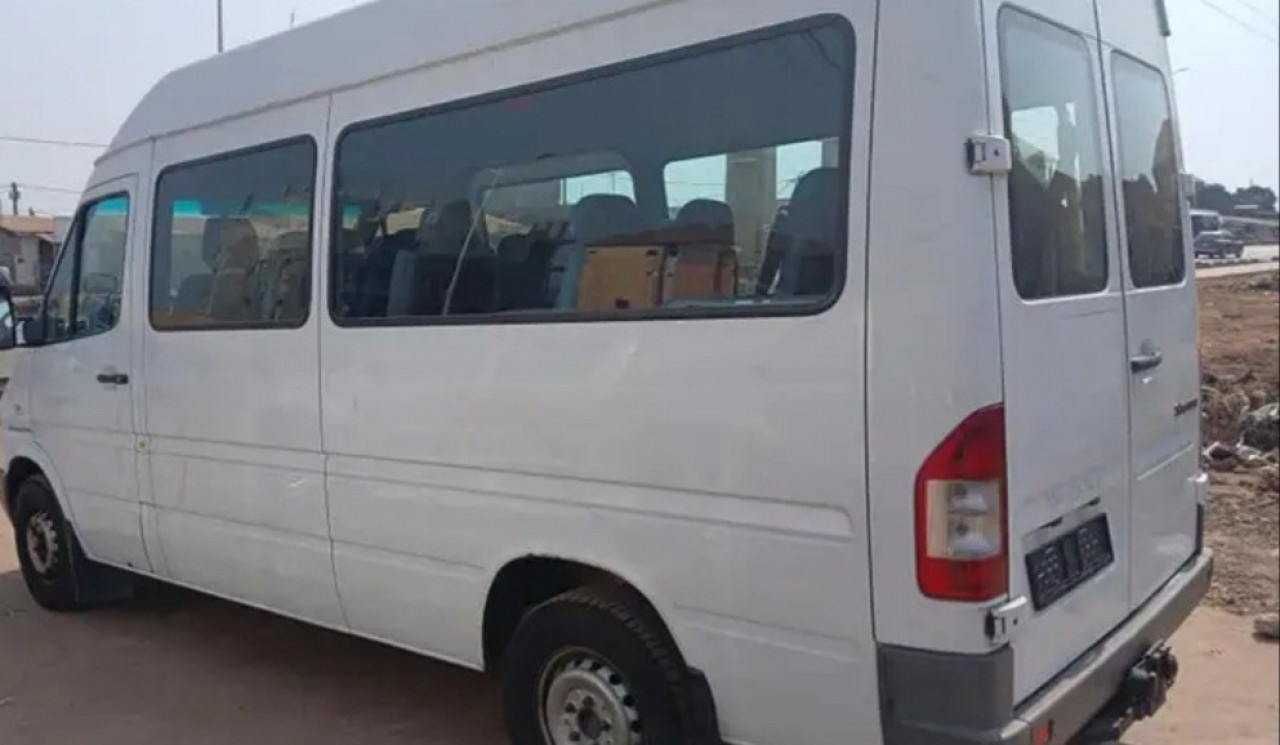 BUS MERCEDES SPRINTER 15 PLACES SORTIE PORT, Camions - Autobus, Conakry