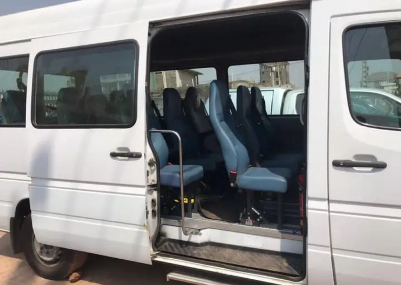 BUS MERCEDES SPRINTER 15 PLACES SORTIE PORT, Camions - Autobus, Conakry