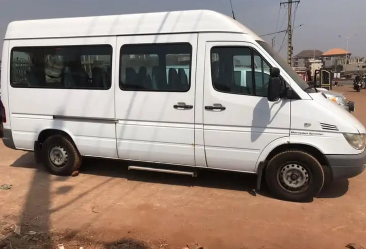 BUS MERCEDES SPRINTER 15 PLACES SORTIE PORT, Camions - Autobus, Conakry