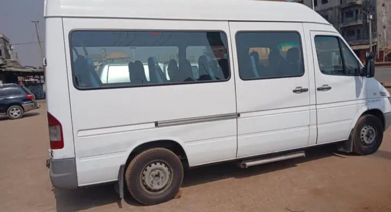 BUS MERCEDES SPRINTER 15 PLACES SORTIE PORT, Camions - Autobus, Conakry