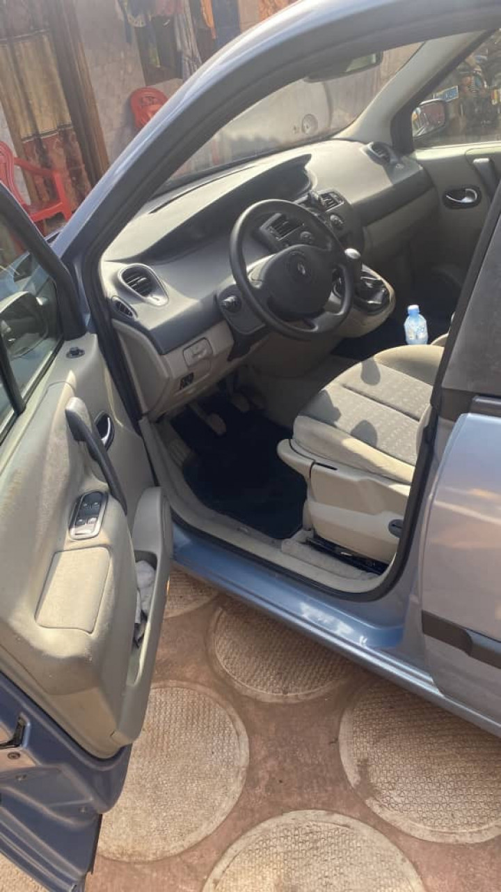 RENAULT Twingo2, Voitures, Conakry