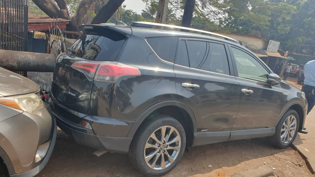 Toyota rav4 hybride, Voitures, Conakry