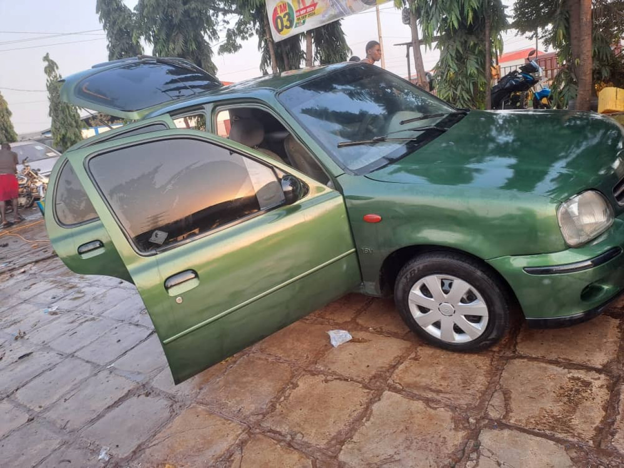 NISSAN MICRA, Voitures, Conakry