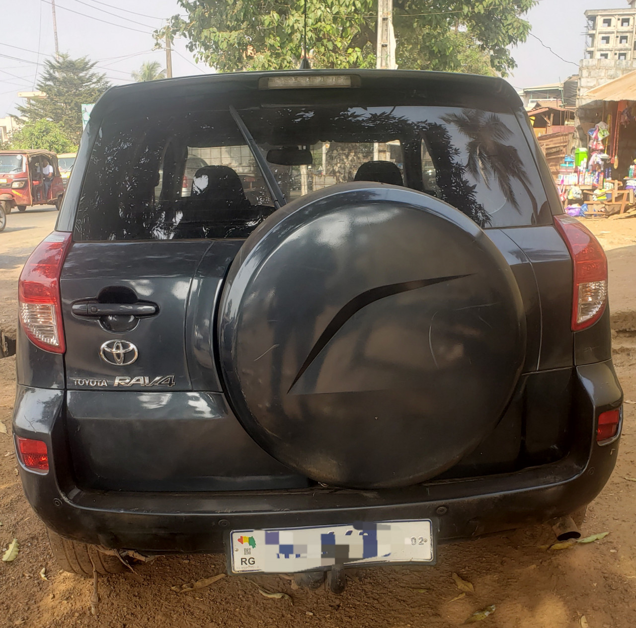 TOYOTA RAV4 DIESEL MANUEL CLIMATISÉE, Voitures, Conakry