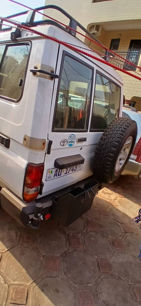 TOYOTA LAND CRUISER AMBULANCE, Voitures, Conakry